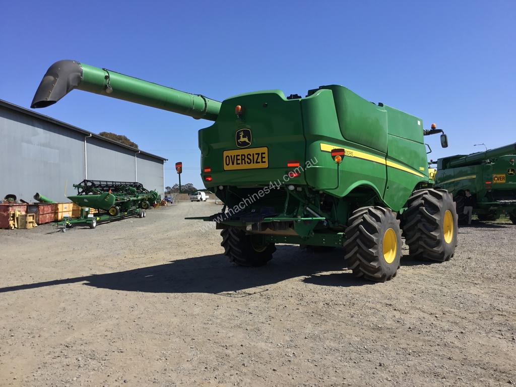 John Deere S680 Harvester