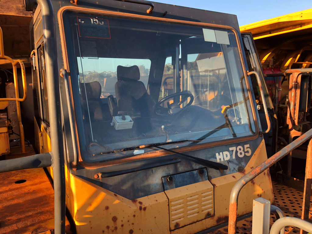 Komatsu HD785-7 cab exterior