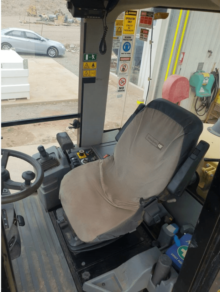 compact roller CS76 cab