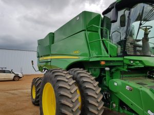 John Deere S690