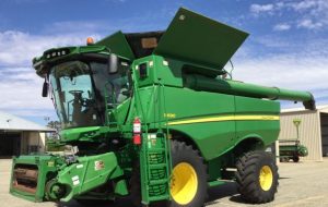 John Deere S690 combine harvester