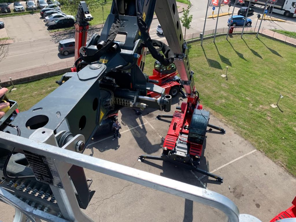 Magni 5.21 RTH telehandler view