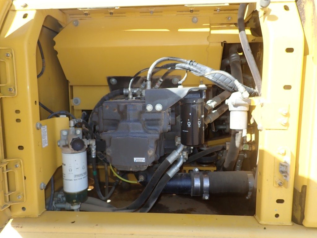 PC200 excavator engine